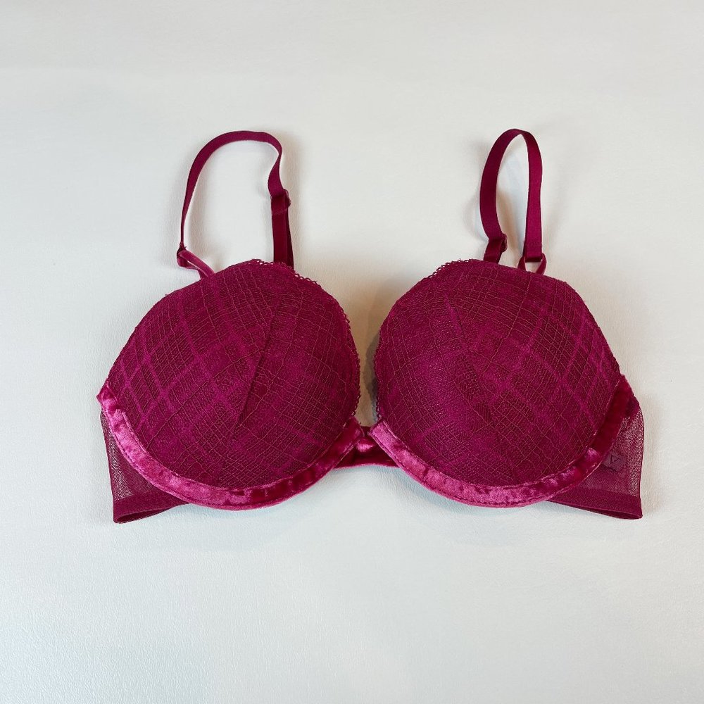 NWOT Victoria's Secret Bra 32C Push-Up Pink Lace Velvet Trim